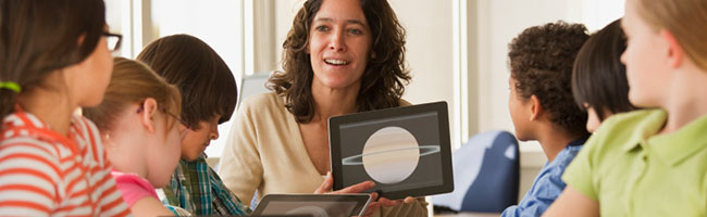 Teacher showing a small group an image on Saturn on an iPad